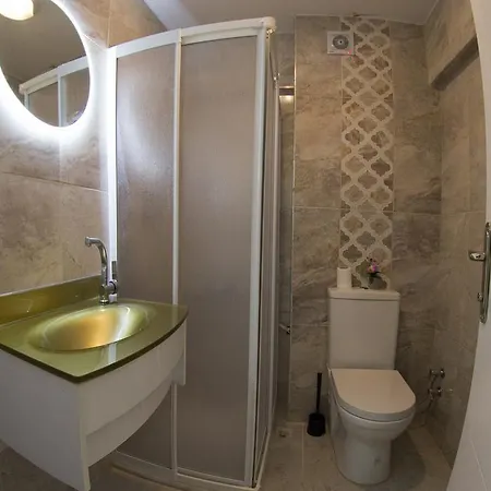 Nisan's Hotel 2*